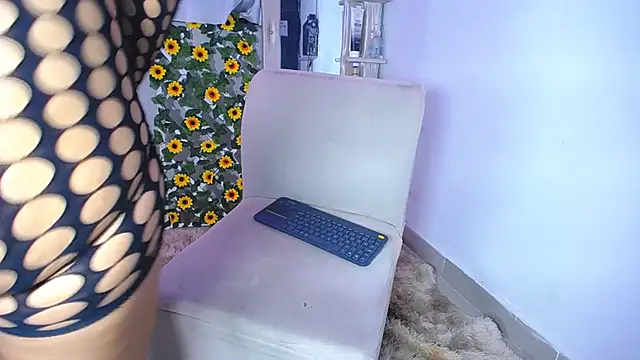 alaia 03 online show from December 2024 03:42:02 PM