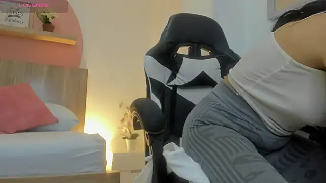 evelin leroy online show from November 2025 11:56:02 AM