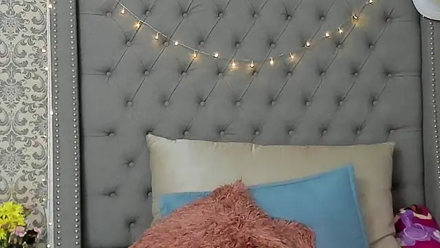 Snapshot of evafoxs chatting on December 2024 06:10:01 AM evafoxs online show from December 2024 06:10:01 AM