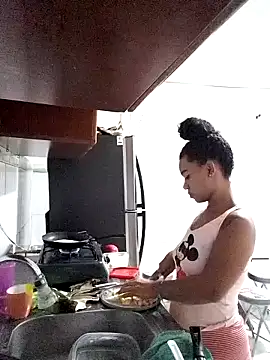 Snapshot of evafoxs chatting on December 2024 03:21:02 AM evafoxs online show from December 2024 03:21:02 AM