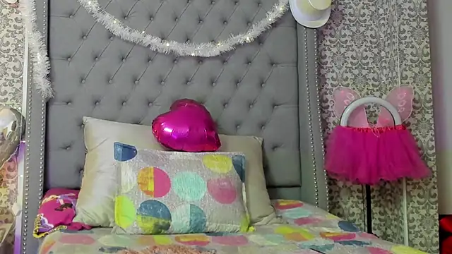 Snapshot of evafoxs chatting on December 2024 04:00:01 PM evafoxs online show from December 2024 04:00:01 PM