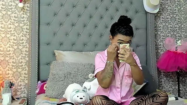 Snapshot of evafoxs chatting on January 2025 12:02:01 AM evafoxs online show from January 2025 12:02:01 AM