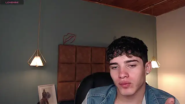 AlejooTwink online show from February 2025 07:17:01 PM