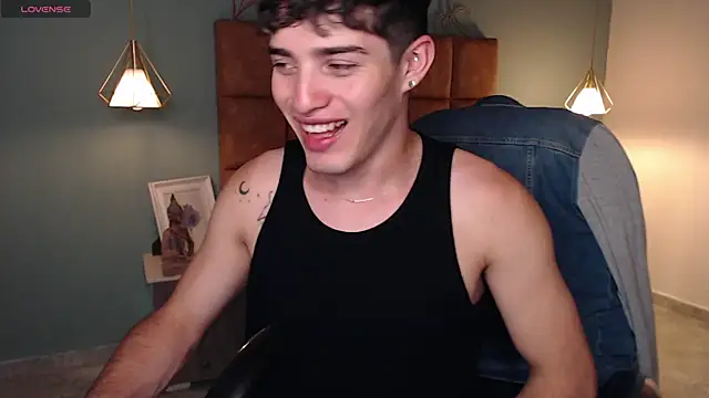 AlejooTwink online show from February 2025 10:20:01 PM