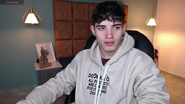 AlejooTwink online show from February 2025 04:04:01 PM