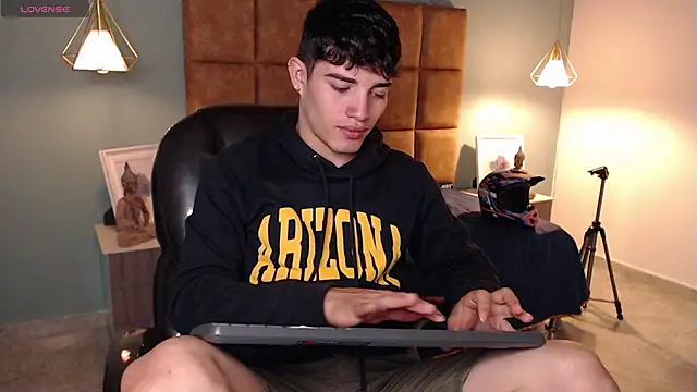 AlejooTwink online show from February 2025 04:04:01 PM