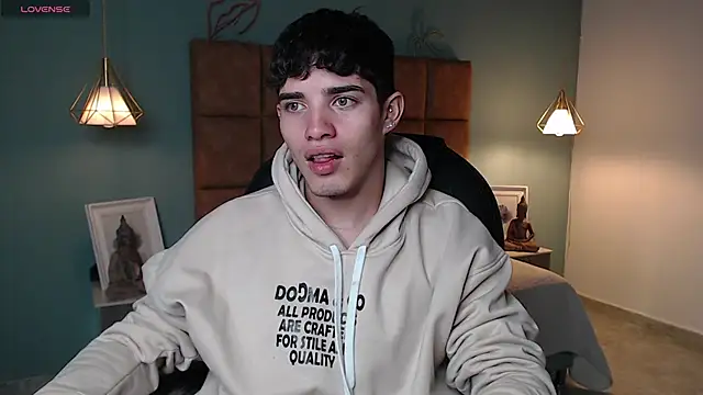 AlejooTwink online show from February 2025 06:19:01 PM