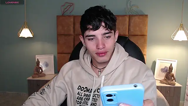 AlejooTwink online show from February 2025 06:52:01 PM