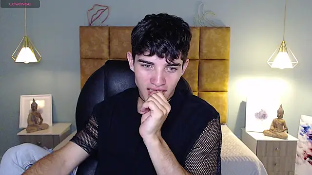 AlejooTwink online show from February 2025 06:21:02 PM