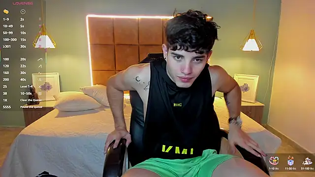 AlejooTwink online show from September 2025 11:30:02 PM