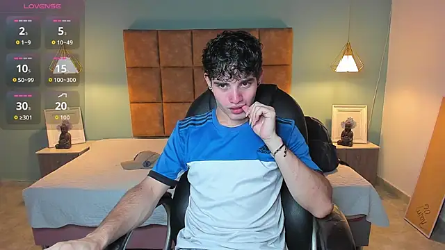 AlejooTwink online show from November 2025 03:00:02 PM