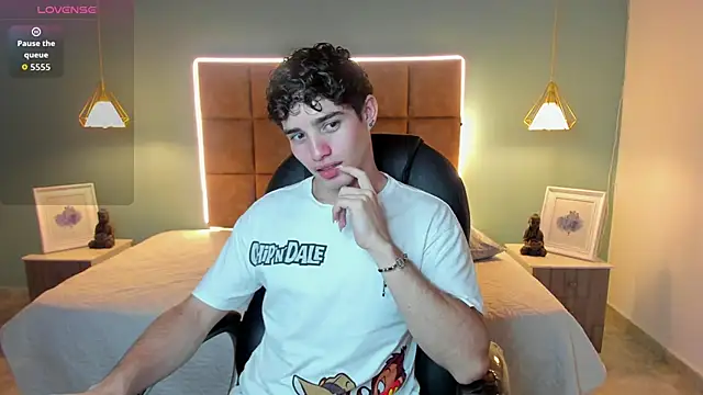 AlejooTwink online show from November 2025 04:55:01 PM