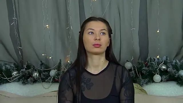 AlexandraBloom online show from December 2025 06:38:01 PM