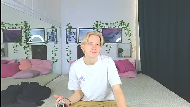 Ron Vils online show from December 2024 04:44:01 AM