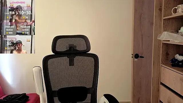 Cristopher23  online show from October 2025 01:56:01 PM