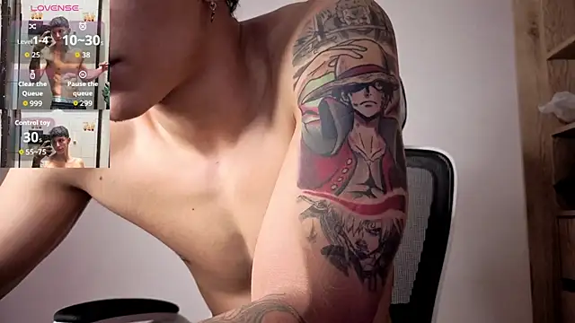 Cristopher23  online show from October 2025 09:56:02 AM