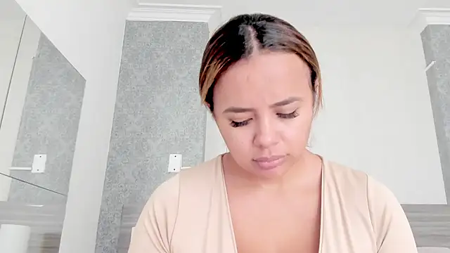 Mistyca online show from February 2025 11:58:01 AM