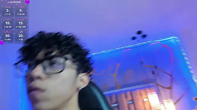 AkazaBoy  online show from March 2025 04:20:02 AM