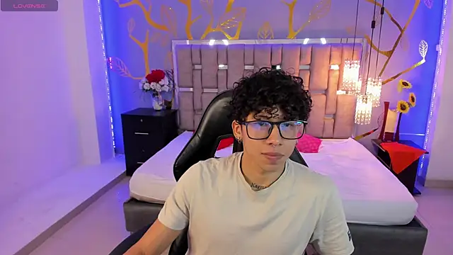 AkazaBoy  online show from March 2025 04:14:01 AM