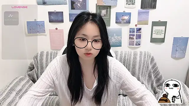 Snapshot of LiLiYbaby chatting on June 2026 06:48:01 AM LiLiYbaby online show from June 2026 06:48:01 AM