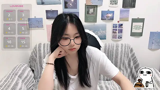 Snapshot of LiLiYbaby chatting on June 2026 06:58:02 AM LiLiYbaby online show from June 2026 06:58:02 AM