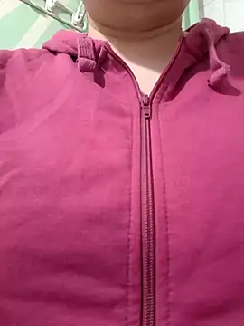 AalinnaK online show from January 2025 11:09:01 PM