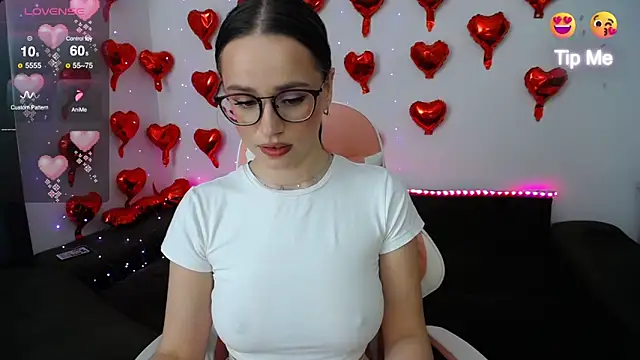 Snapshot of Emillias chatting on March 2025 12:03:01 PM Emillias online show from March 2025 12:03:01 PM