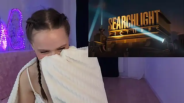 Snapshot of Emillias chatting on October 2025 01:17:02 PM Emillias online show from October 2025 01:17:02 PM