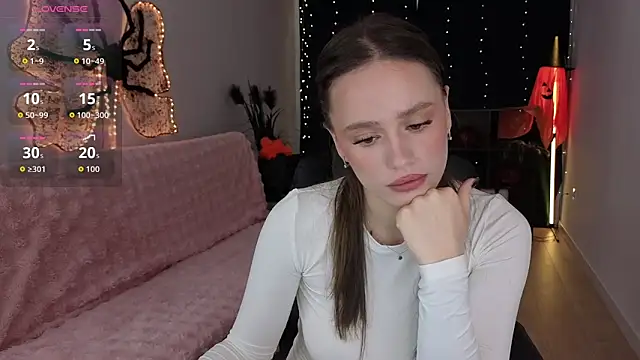 Snapshot of Emillias chatting on October 2025 07:19:02 AM Emillias online show from October 2025 07:19:02 AM