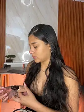 floriamANDjazmin online show from November 2025 07:07:02 PM