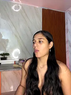 floriamANDjazmin online show from November 2025 07:02:02 PM