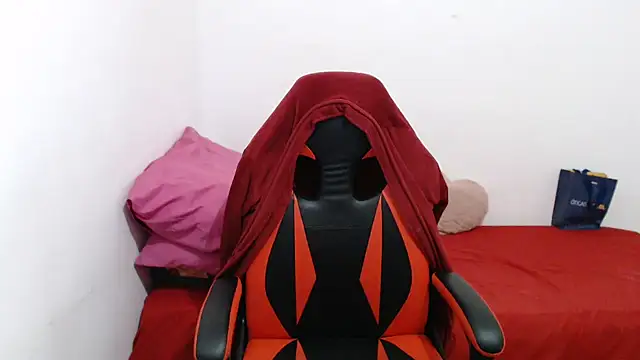 madelyn30 online show from November 2025 08:30:01 PM