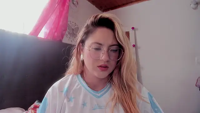 miss julietaa online show from December 2025 03:29:01 PM