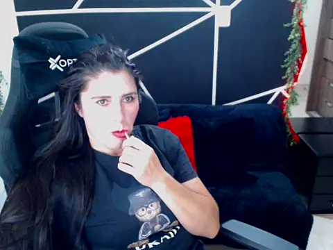 LUCY LI online show from November 2025 06:01:02 PM