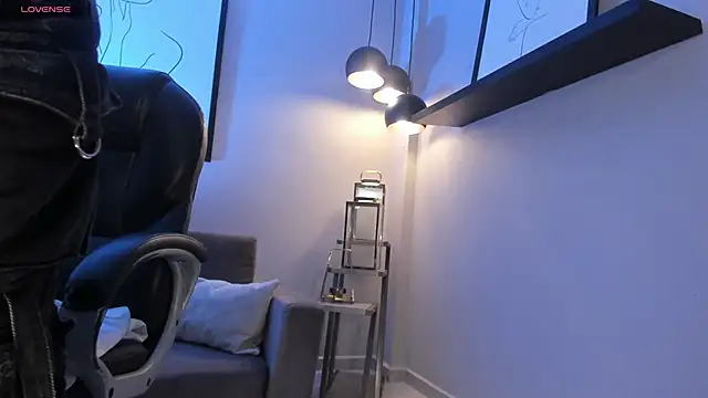 MaddisonLowe online show from April 2026 09:13:01 PM