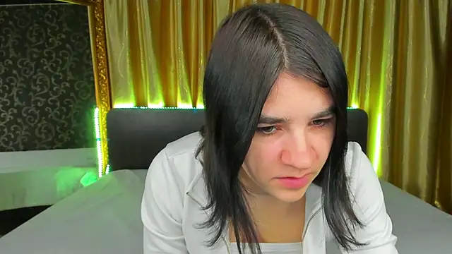 Snapshot of _Polly_Love_ chatting on October 2025 06:11:02 AM Polly Love online show from October 2025 06:11:02 AM