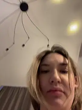 Holly Molii online show from March 2026 12:25:01 AM