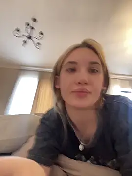Holly Molii online show from June 2026 11:34:02 AM