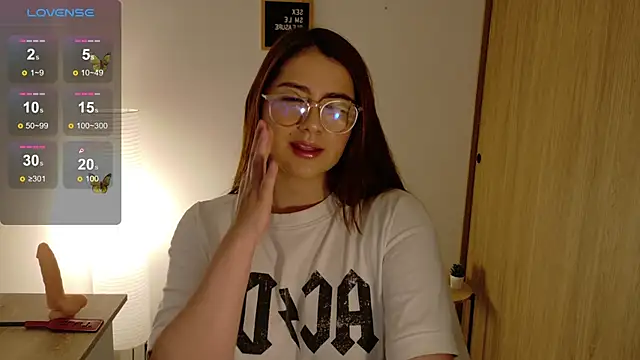 Snapshot of Rachel_t_ chatting on October 2025 10:27:02 PM Rachel t online show from October 2025 10:27:02 PM