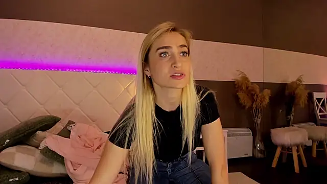 KateOwyns online show from February 2025 02:06:02 PM