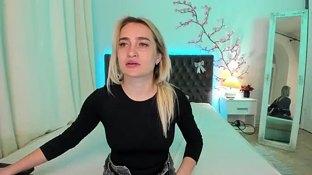 KateOwyns online show from April 2026 12:20:01 PM