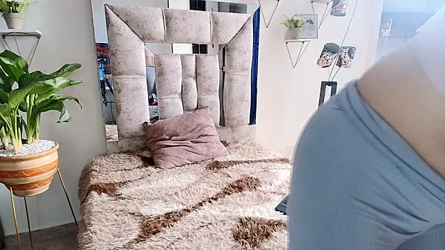 Snapshot of mariana_cruzz chatting on November 2025 02:52:02 PM mariana cruzz online show from November 2025 02:52:02 PM