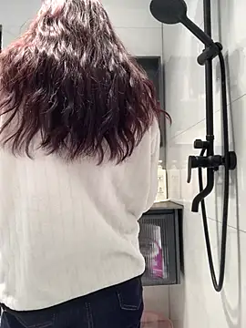 Snapshot of Aimeil chatting on January 2025 02:42:02 PM Aimeil online show from January 2025 02:42:02 PM