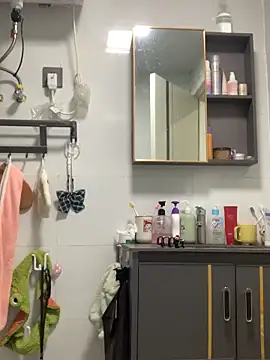 Snapshot of Aimeil chatting on October 2025 04:37:01 PM Aimeil online show from October 2025 04:37:01 PM