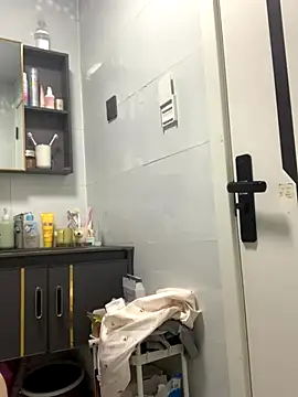 Snapshot of Aimeil chatting on October 2025 02:04:02 PM Aimeil online show from October 2025 02:04:02 PM