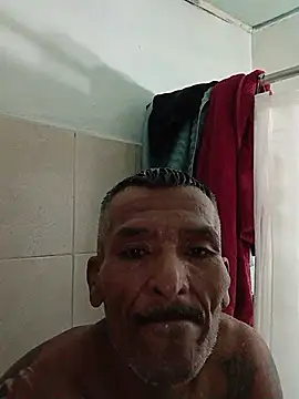 Snapshot of Vergonzoso6 chatting on June 2026 05:45:01 AM Vergonzoso6 online show from June 2026 05:45:01 AM