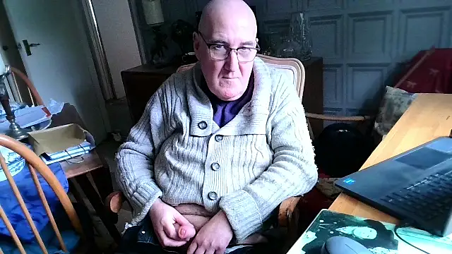 Adamdaddybear online show from February 2025 01:21:02 PM