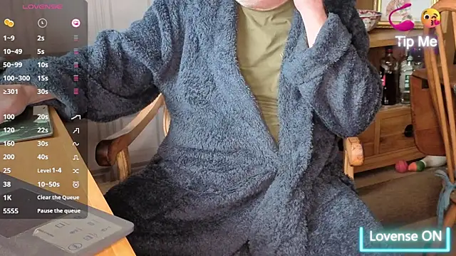 Adamdaddybear online show from October 2025 08:17:01 AM