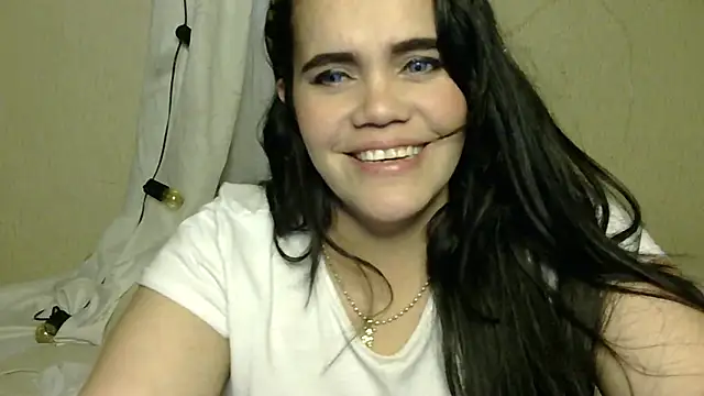 Snapshot of blue_angel33 chatting on December 2024 02:25:02 AM blue angel33 online show from December 2024 02:25:02 AM