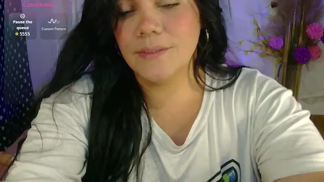 Snapshot of blue_angel33 chatting on May 2026 01:45:01 AM blue angel33 online show from May 2026 01:45:01 AM